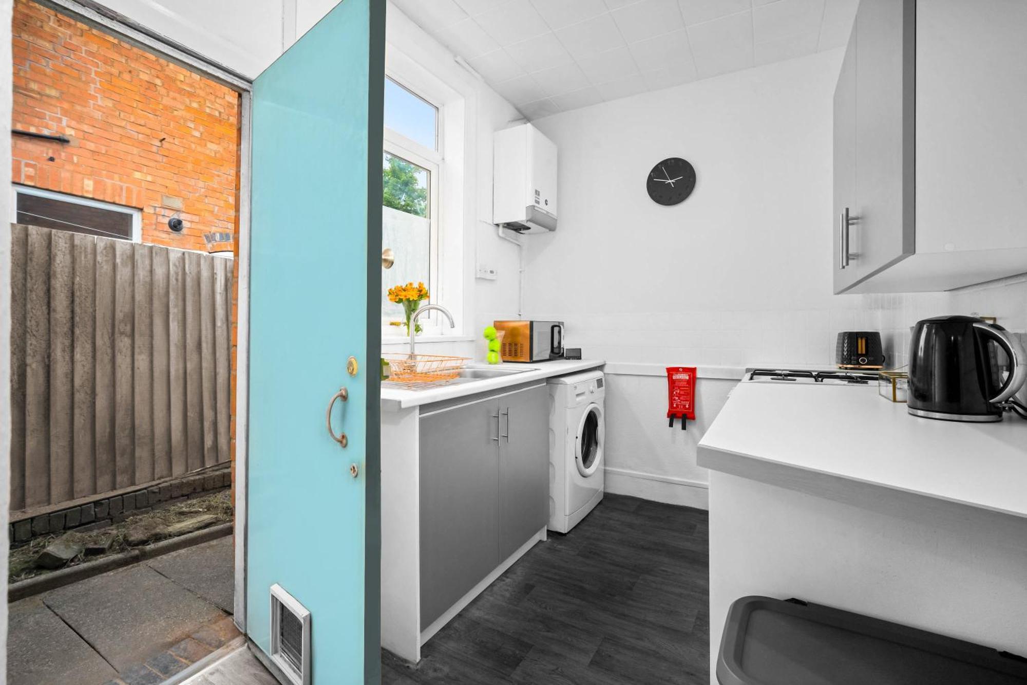 Modern 3 Bedroom House - Parking - Garden - Excellent Location - Top Rated - 181A Сasa de vacaciones