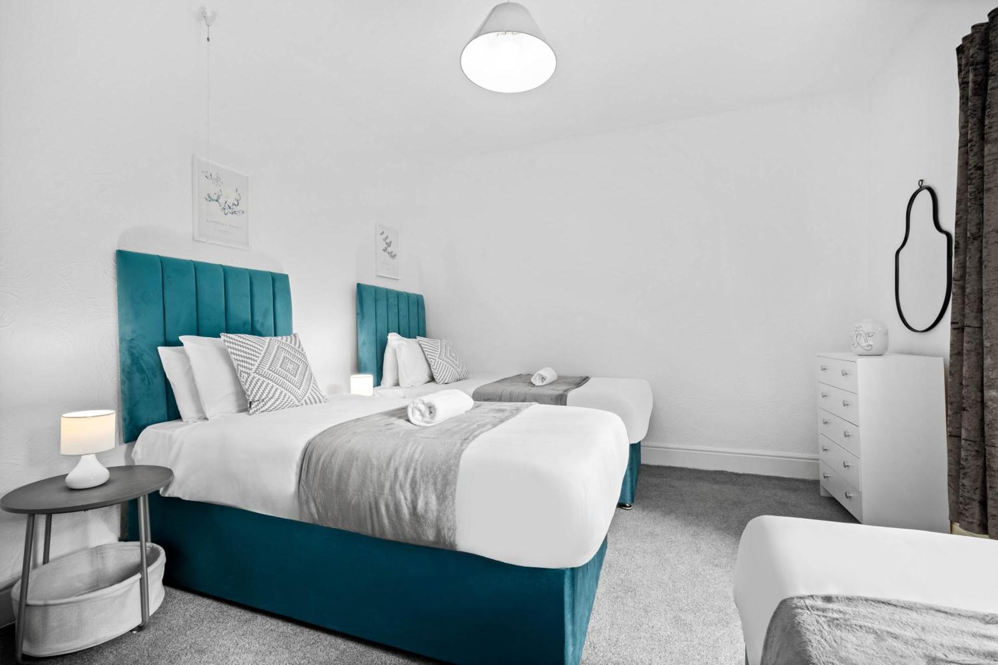 Modern 3 Bedroom House - Parking - Garden - Excellent Location - Top Rated - 181A * Birmingam